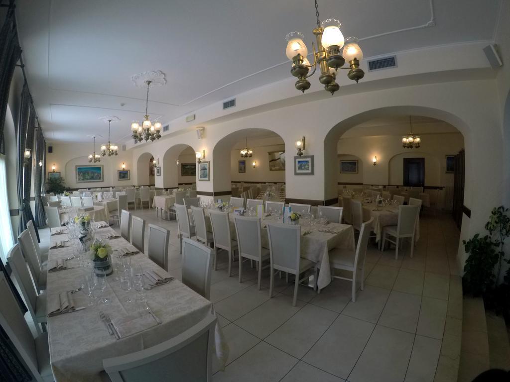 Hotel Ristorante Combolo Teglio Exterior photo
