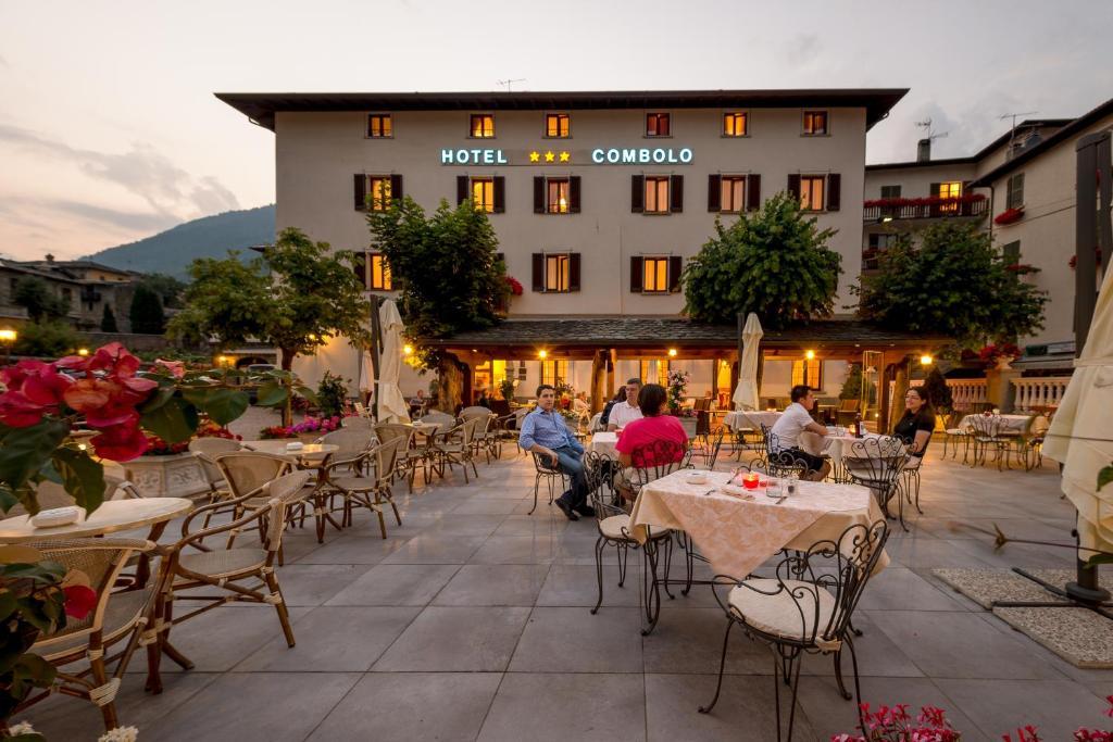 Hotel Ristorante Combolo Teglio Exterior photo